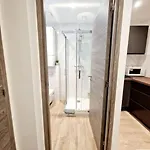 Moderne Neuf F2 Centre *